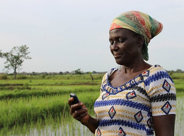 African small-scale farmers have used radio and mobile phones to send messages to world leaders attending Food Systems Summit. Photo: ©IFAD